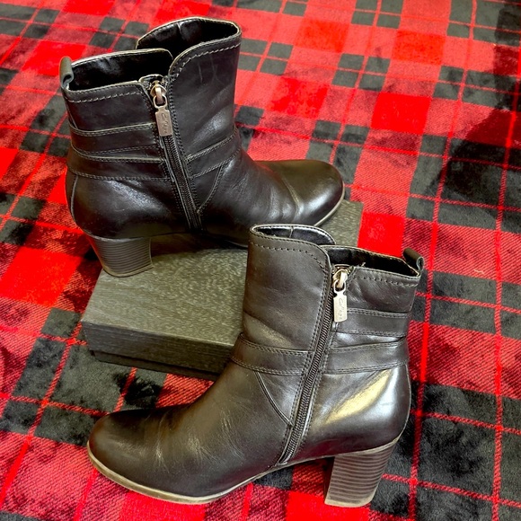 College, Women's Mid-Calf Waterproof Leather Boots ,Size 7 W, in great condition - Picture 3 of 10